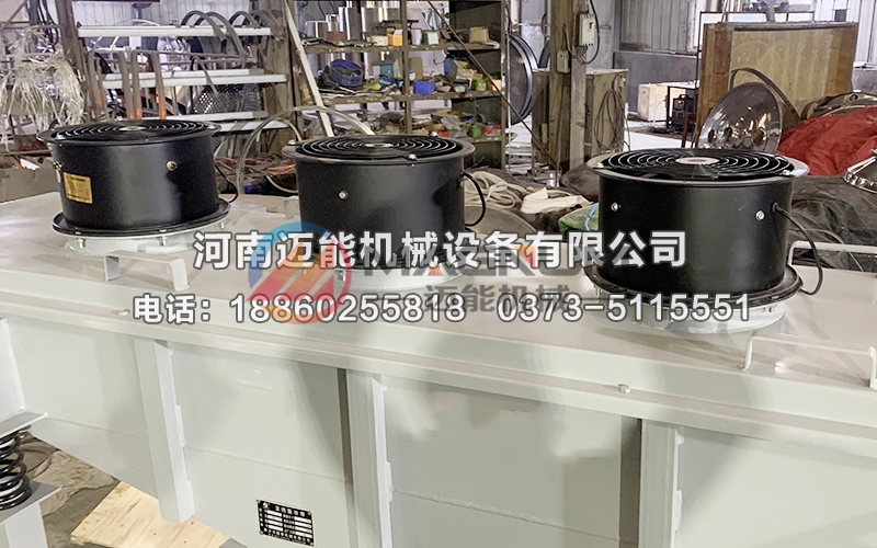 芝麻風(fēng)冷直線(xiàn)振動(dòng)篩